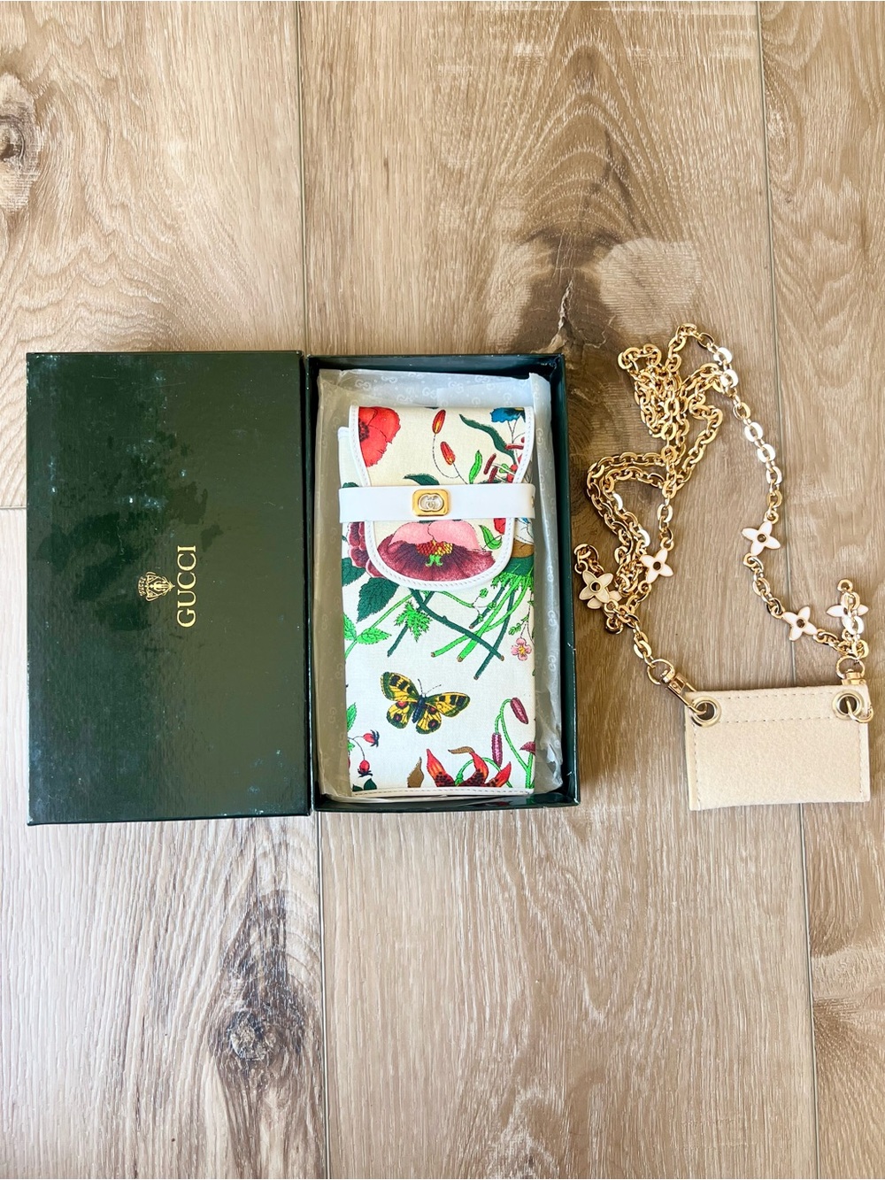 GUCCI Flora White Floral & Butterfly Pouch Crossbody Bag / phone holder